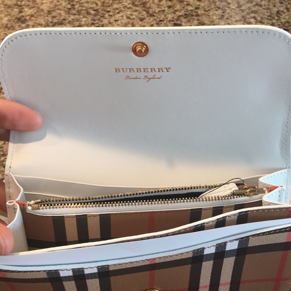 “ SOLD “ NWT Burberry Vintage Check Wallet - Picture 2 of 8